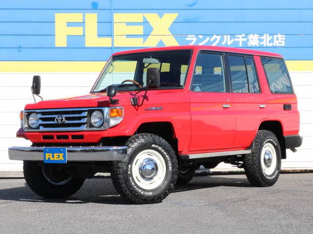 お待たせたしました！！人気の７６のご紹介です☆オシャレなレッドにフェンダーミラーが良く似合う１台のご紹介です☆