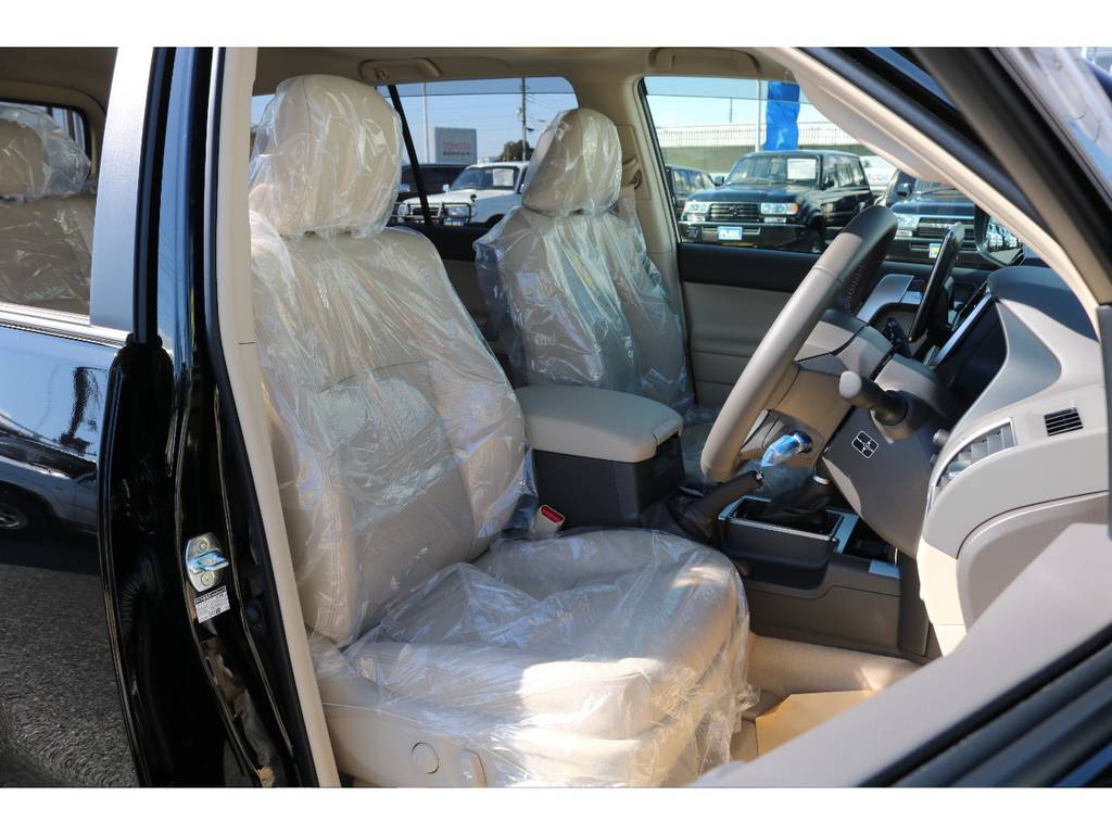 本革パワーシートが体にフイットするので長時間の運転も楽チンです☆