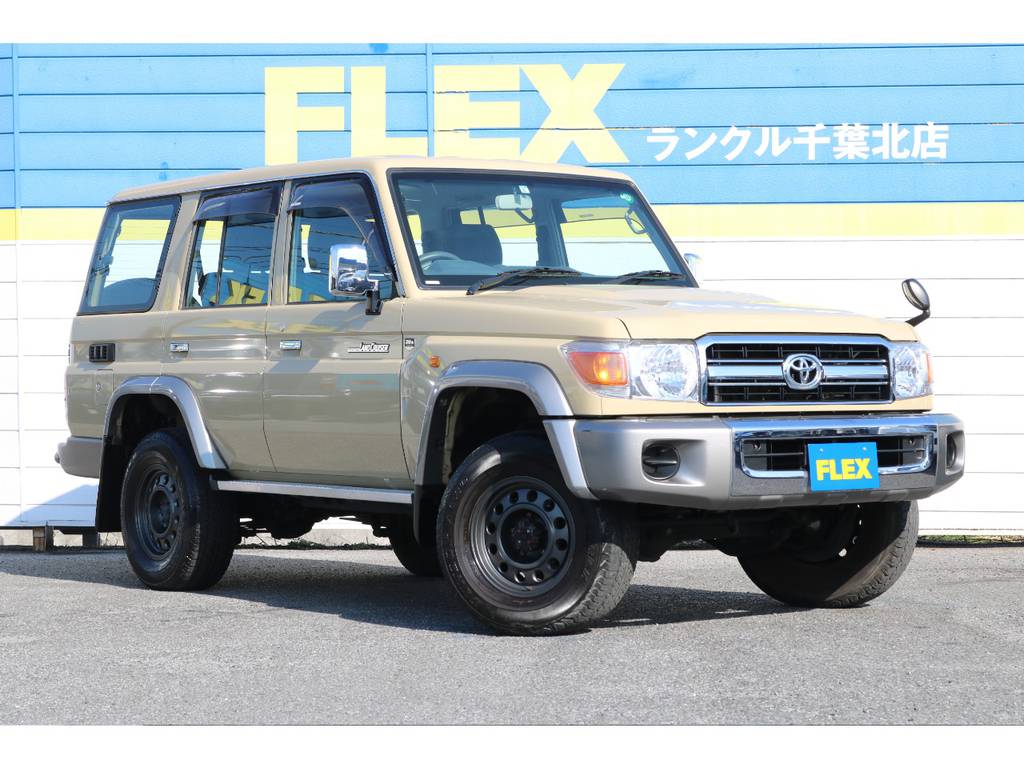 当店の車両は全て仕入れ→車両チェック→カスタマイズ→ルームクリーニングを行い、一台一台愛情を込めて仕上げてお客様に販売させて頂いております。