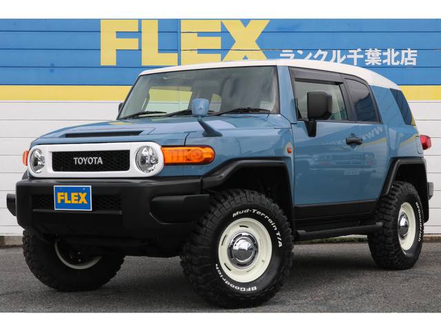 お待たせたしました。FJクルーザー新車未登録スモーキーブルーをベースにカスタムしました☆新品２インチリフトUPにディーンAWをインストール☆インテリアには新品SDナビ＆ETC＆Bカメラ付き☆