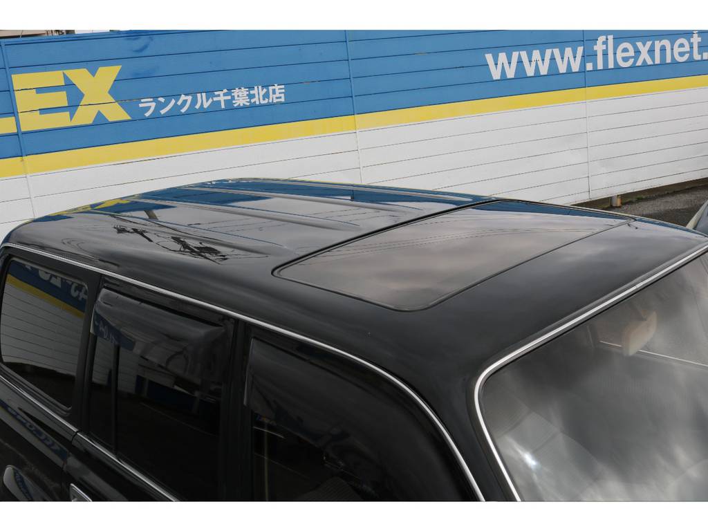サンルーフ付きです☆風を受けることなく空気の入れ替えが出来ます☆