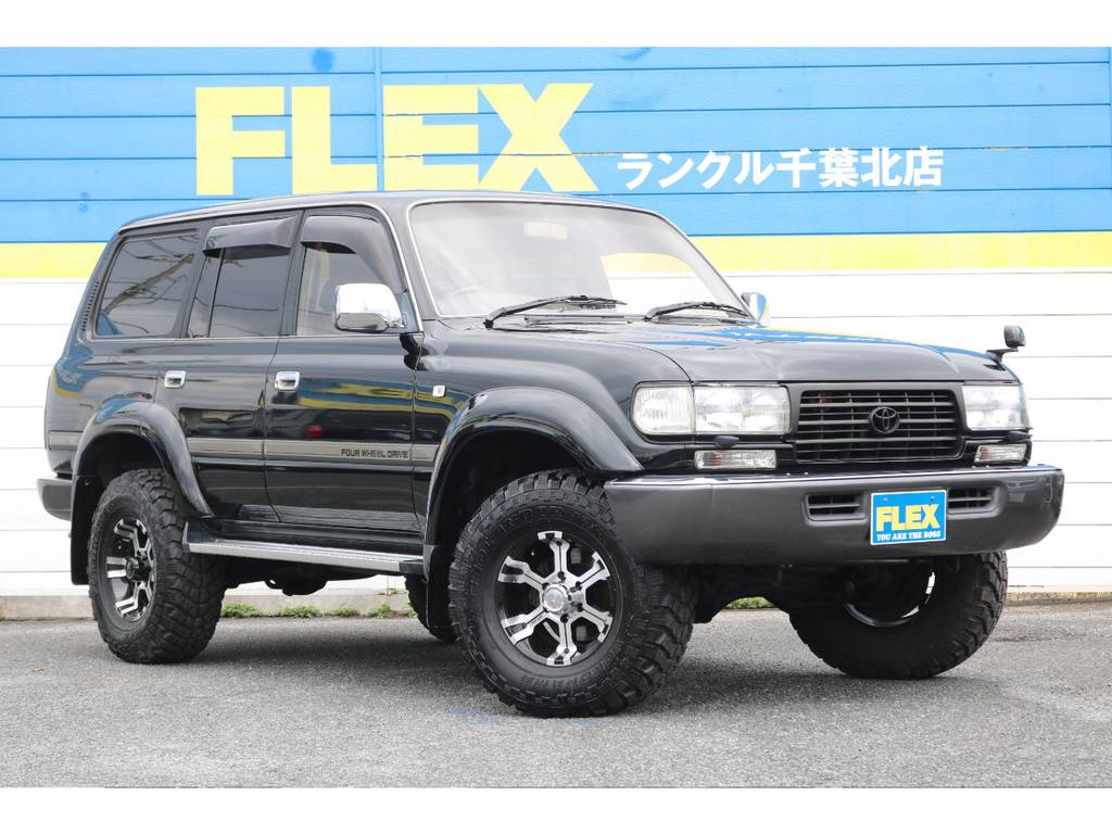 納車後も同じ敷地内に自社工場完備しておりますので、カスタム・車検・などもお気軽に御相談下さい。
