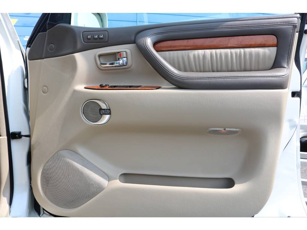 第三者機関でのチェックも行い修復歴の厳しいチェックを行っておりますので 修復歴車の無断販売は致しません 。