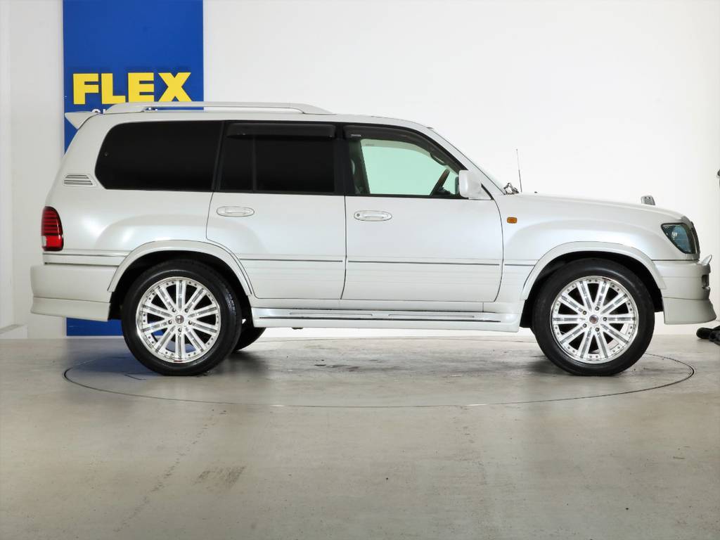 全国最大規模の店舗敷地内に在庫台数１００台以上！ご希望に合った１台を探しにいらしてください。