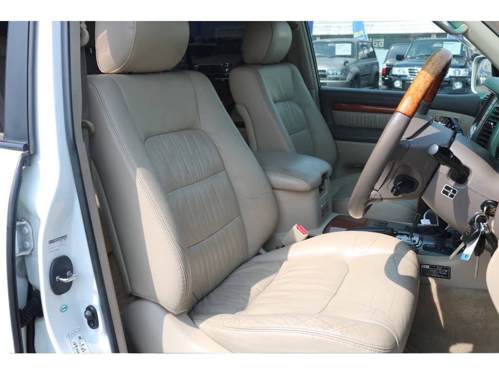 座り心地の良い本革シート！大きなヘタリや切れも無くグッドコンディション！