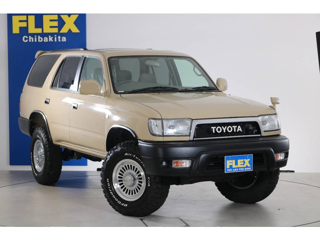 当店の車両は全て仕入れ→車両チェック→カスタマイズ→ルームクリーニングを行い、一台一台愛情を込めて仕上げてお客様に販売させて頂いております。
