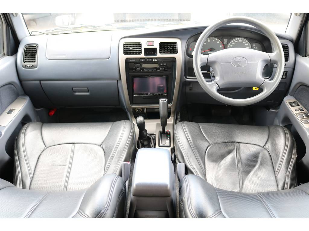 インテリアにはシートカバーやＳＤナビ・ＥＴＣ付です☆