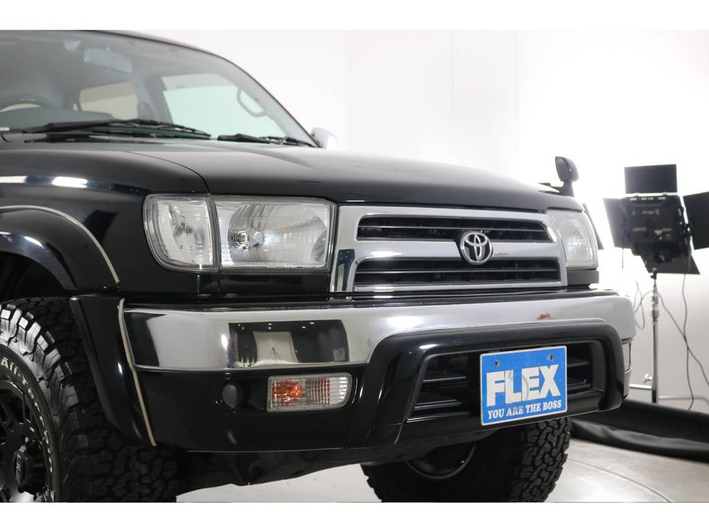 フロントにはメッキバンパーをインストール☆