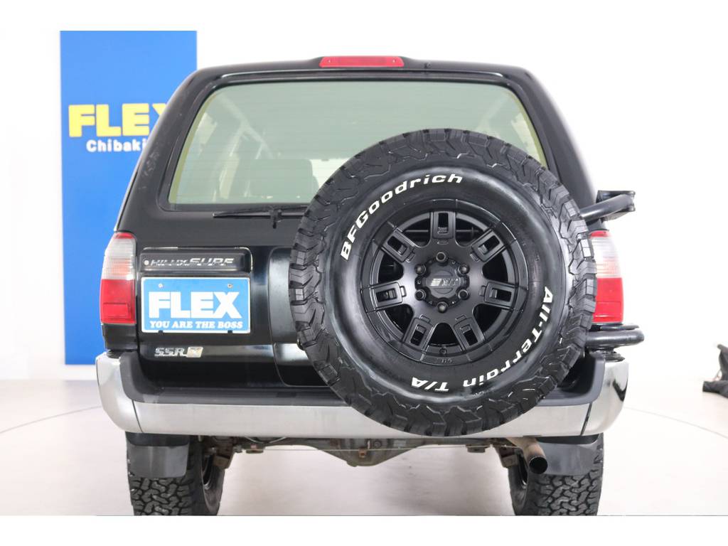 当店の車両は全て仕入れ→車両チェック→カスタマイズ→ルームクリーニングを行い、一台一台愛情を込めて仕上げてお客様に販売させて頂いております。