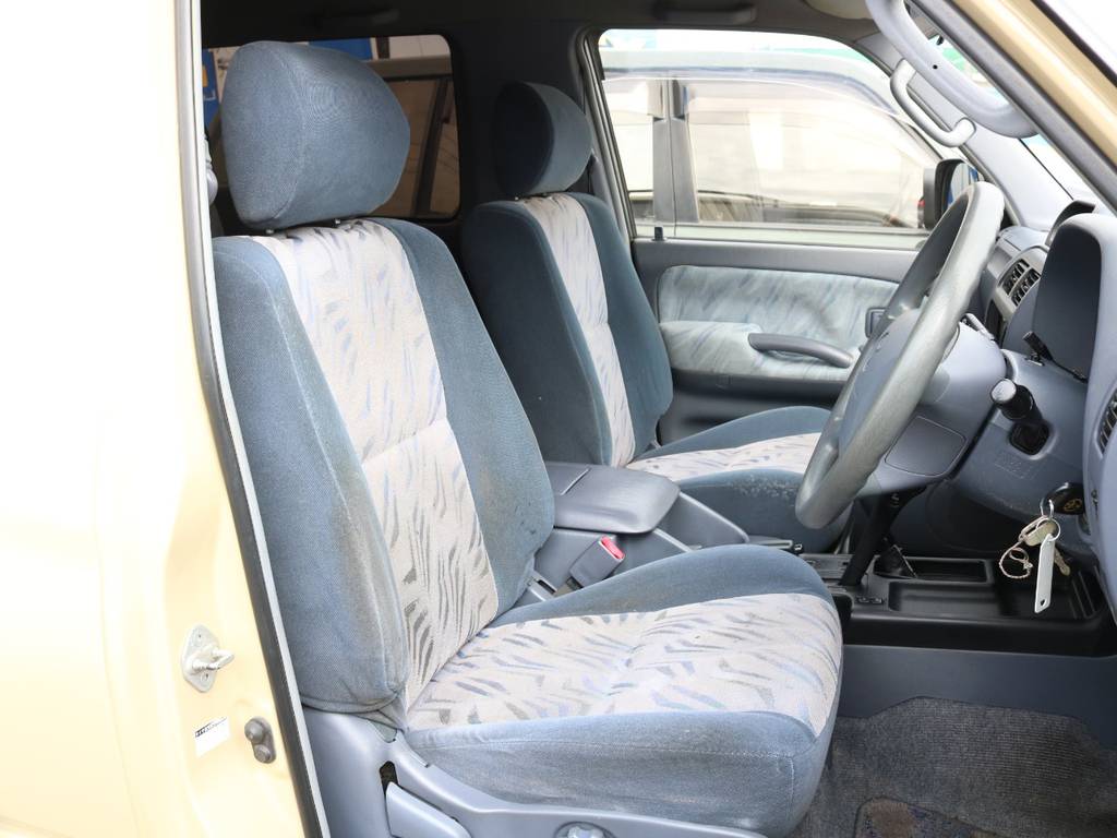 ショートですが運転席は広々で快適なドライブが楽しめます☆