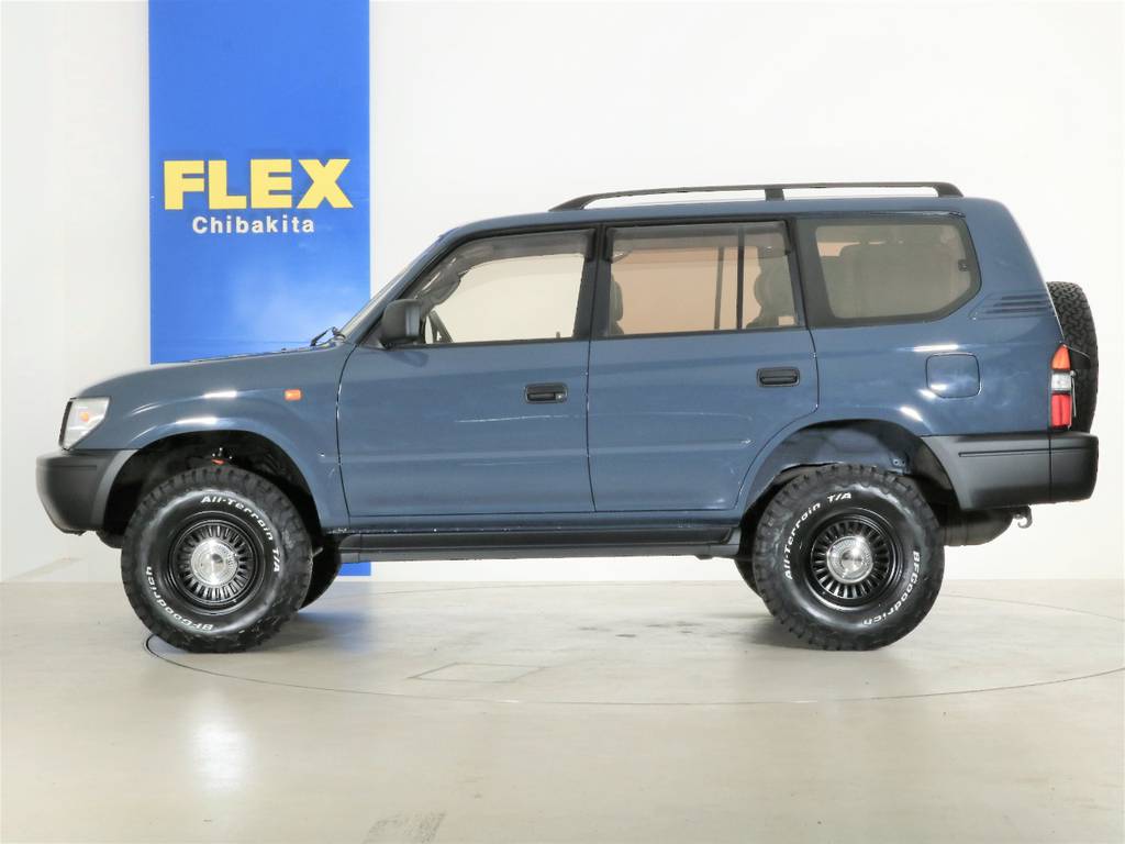車高を２インチアップしてありますので迫力のあるサイドビュー☆