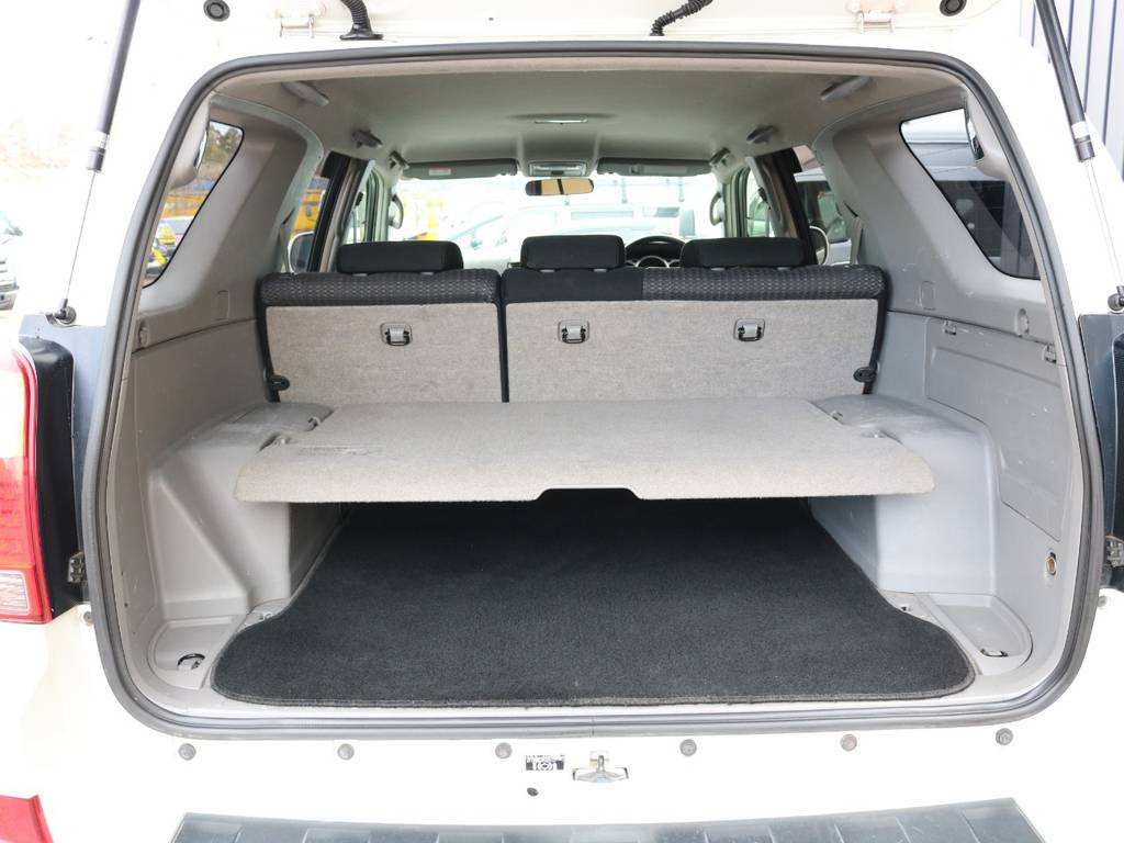 荷室はアレンジが出来るボード付きです☆