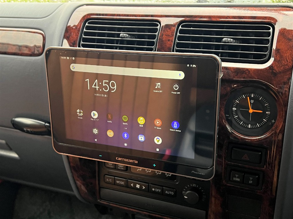 取り外し可能なタブレット型AV！車外にも持ち出せて調べものにも使えます！