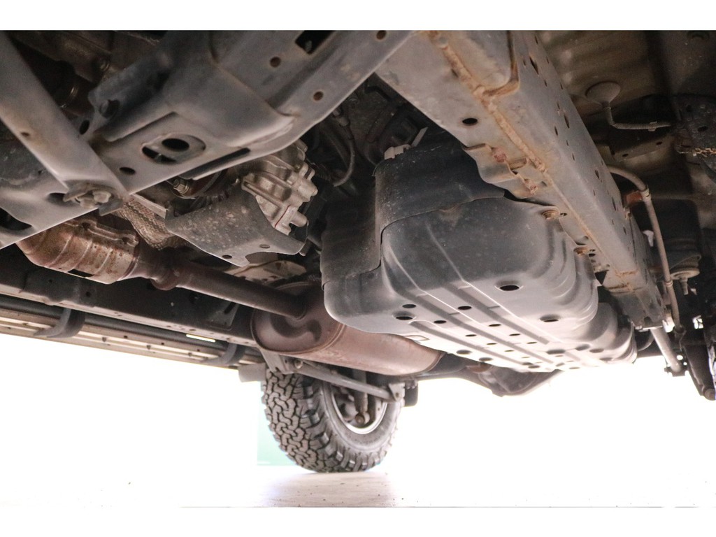 堅牢なラダーフレーム車！下回りの防錆パスター仕上げも承ります！