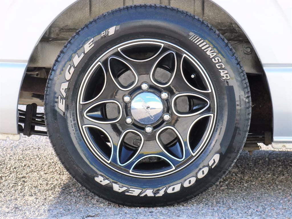 車高は乗り心地や使い勝手を考慮して、２インチローダウンブロックキットを使用して適度にローダウンしています♪