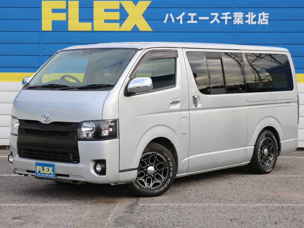Ｈ２０年２型レジアスエースをベースに社外＆純正パーツを使用して、４型ルックにフェイスチェンジ！シルバーが渋くてカッコイイ車両が入庫しましたよ♪