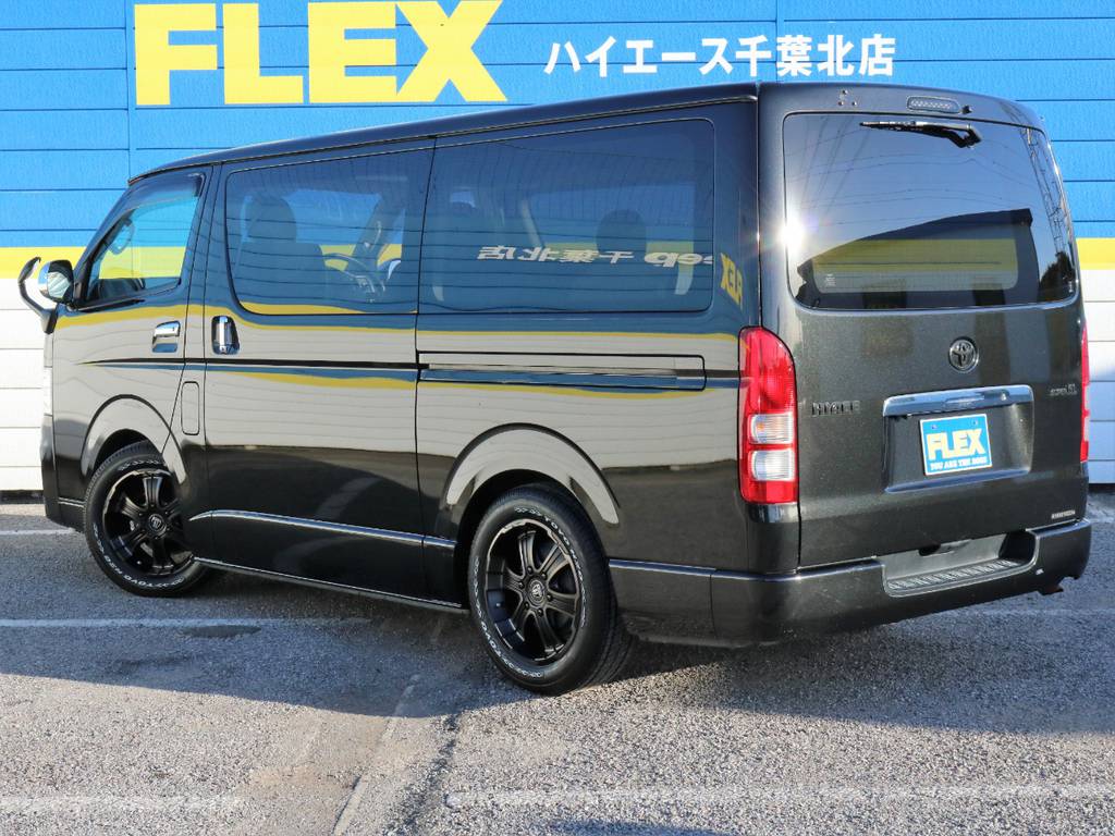 もちろんバックカメラ搭載で、車庫入れが苦手な方でも安心してお乗り頂けます♪