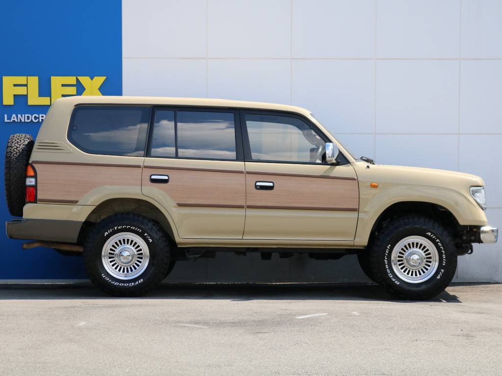 フレックスでは、中古車両に対しましても１年間の走行距離無制限保証をお付けさせていただいておりますので、安心してランクルライフをお楽しみいただけると思います♪