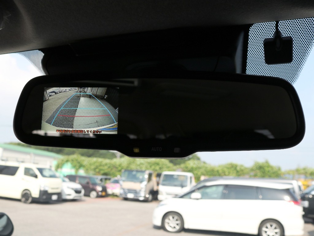メーカーオプション　バックモニター内蔵自動防眩インナーミラー！