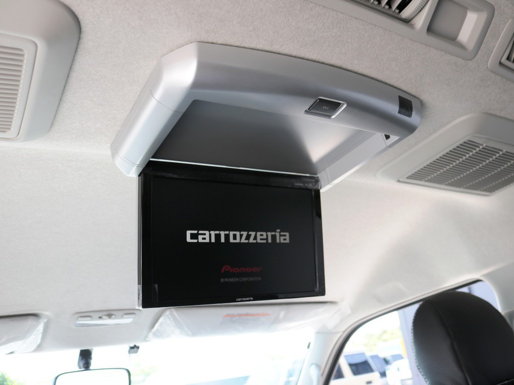 カロッツェリア　１０．２型　フリップダウンモニターを搭載！　後部座席から閲覧できます！