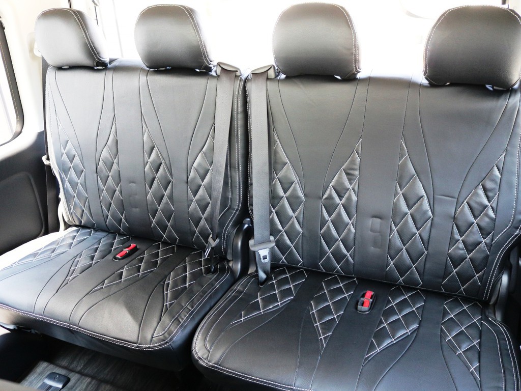 ４列目は２人掛けシート×２脚！