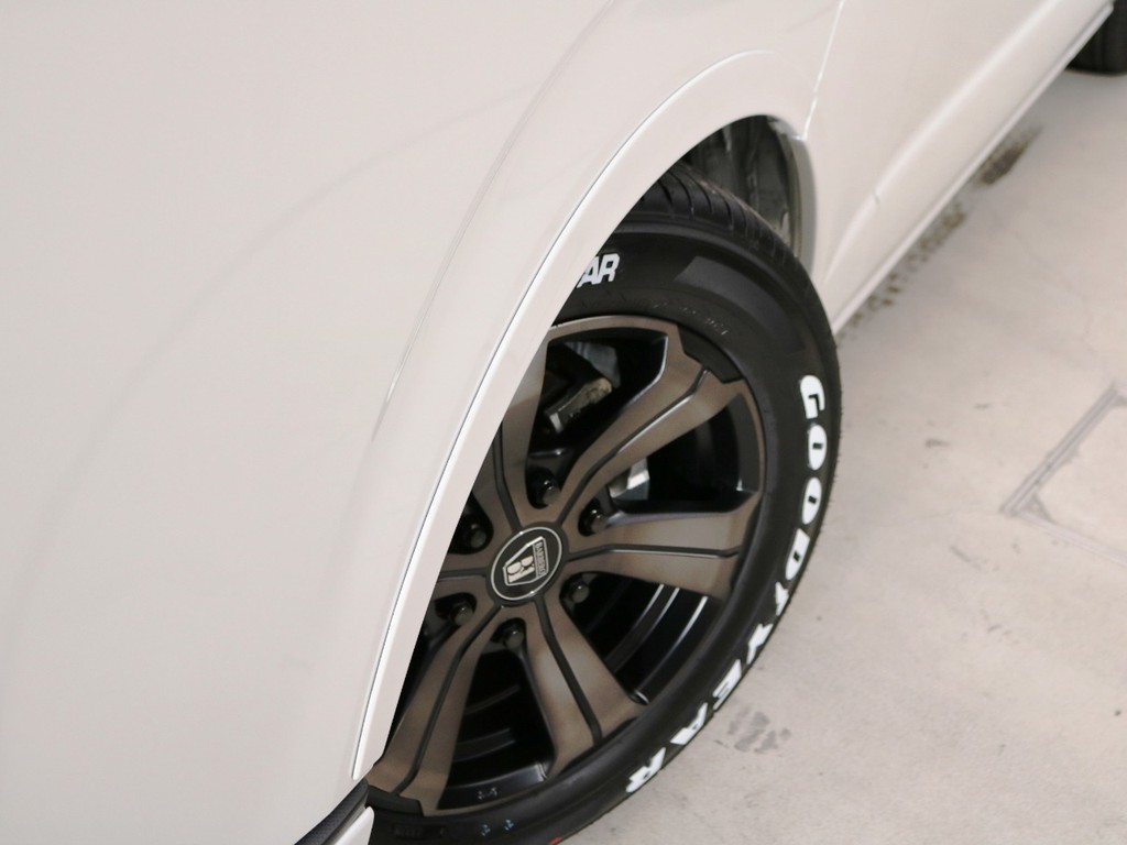 ＦＬＥＸオリジナル　Ｄｅｌｆｉｎｏｌｉｎｅ　オーバーフェンダー♪　視覚的なローダウン効果が期待できます！