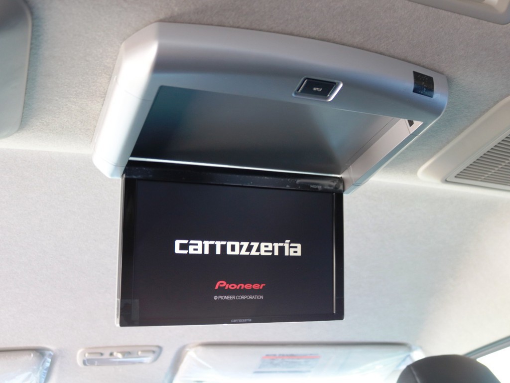 カロッツェリア　１０．２型　フリップダウンモニター搭載！　後部座席のご家族、ご友人にもお楽しみ頂けます！