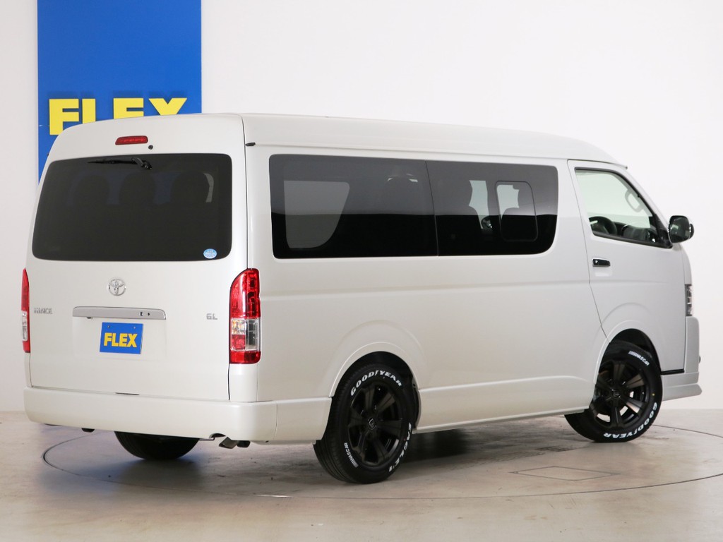 常時25台以上の展示車両！　全国700台以上のハイエースをお取り寄せ！　ハイエースをお探しのお客様は、まずはＦＬＥＸハイエース神戸店へご来店＆お問合せを！