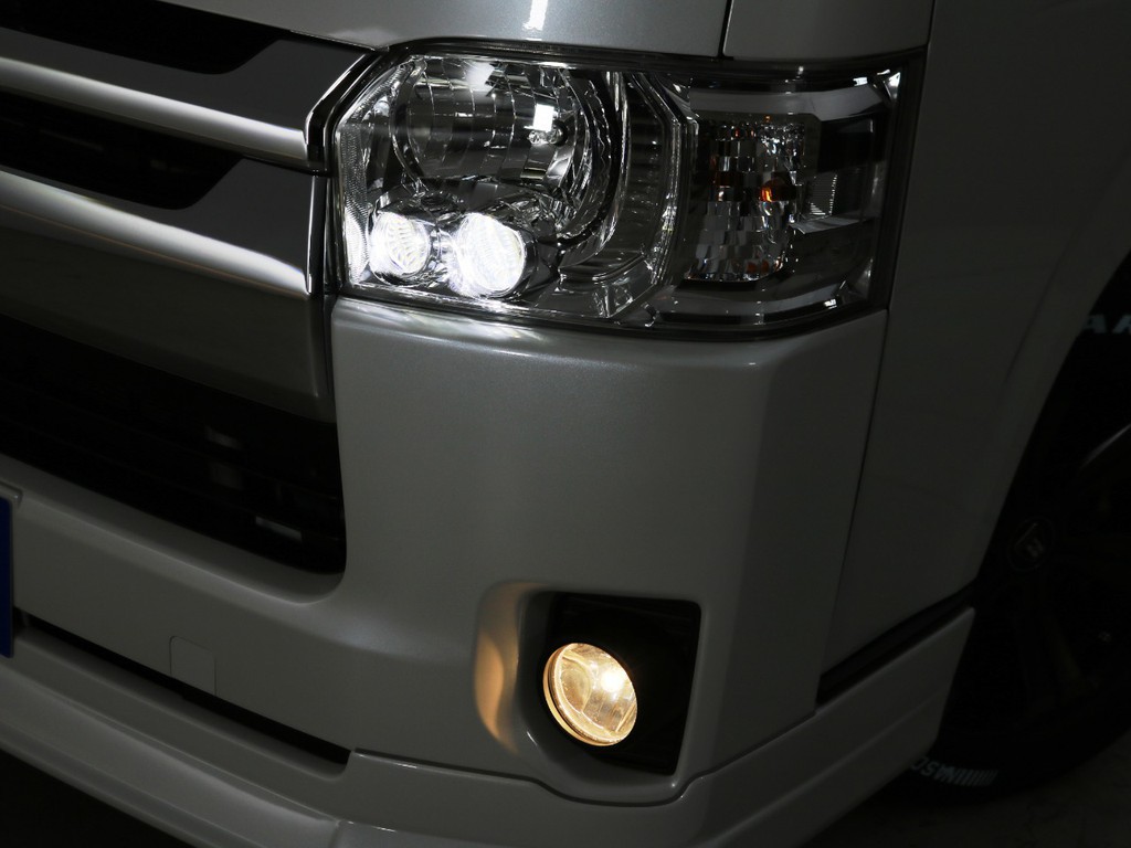 メーカーオプション　ＬＥＤヘッドランプを装備！