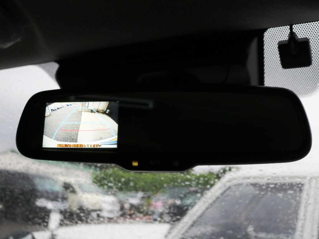 メーカーオプション　バックモニター内蔵自動防眩インナーミラー♪