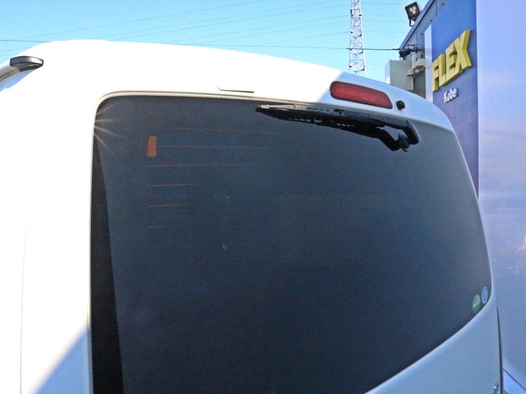 バックカメラを搭載しているのでアンダーミラーは取り外して背面をサッパリさせました！　ミラーホールカバーを取り付けているので取り外し後のネジ穴もスッキリ♪