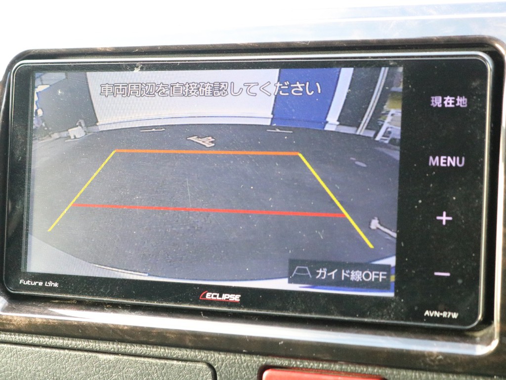 バックカメラの映像はナビモニターに表示されます。後方が確認し難い車の必需品ですね♪