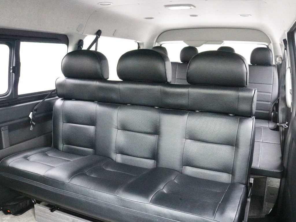 アキティバ２の通常展開モードの全体写真です。２列目シートの存在感がとても大きいですね。