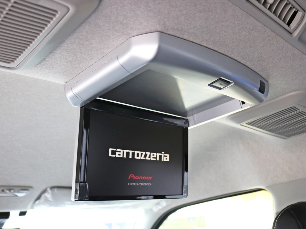 カロッツェリア1020Sフリップダウンモニターも完備！　後席のゲストに退屈させません！