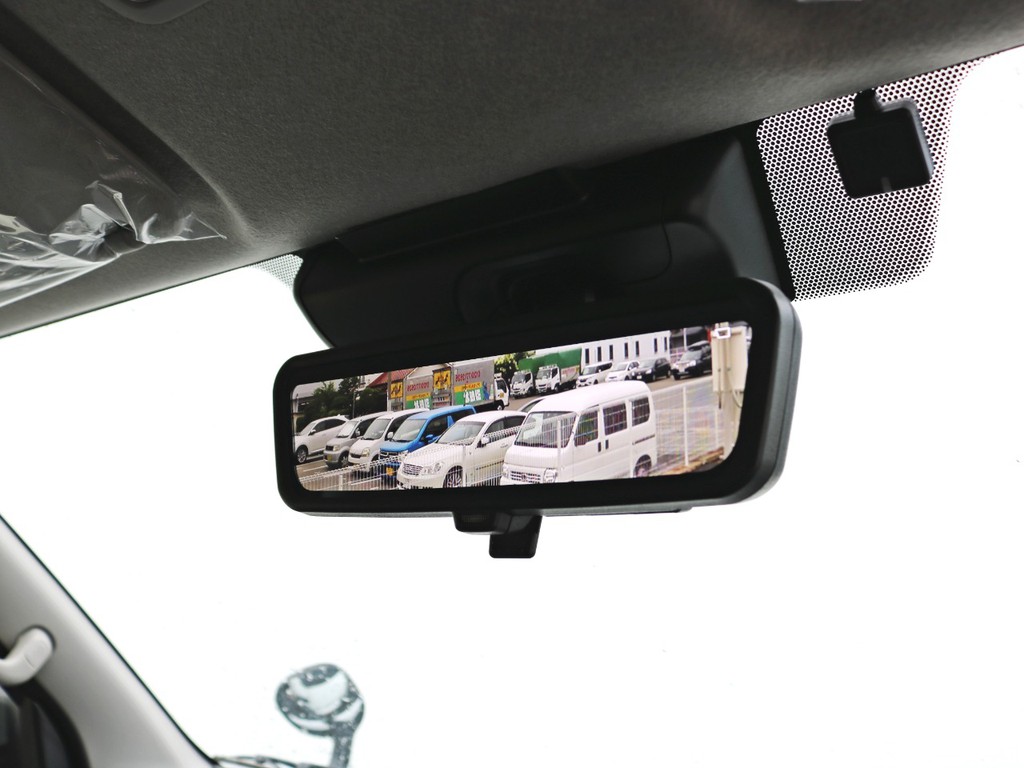 新たに加わったメーカーオプションのデジタルインナーミラーも完備！　さあ、新車６型ハイエース　シートアレンジアキティバ２でお出かけしましょう！　ご来店、お問い合わせはFLEX神戸店まで！