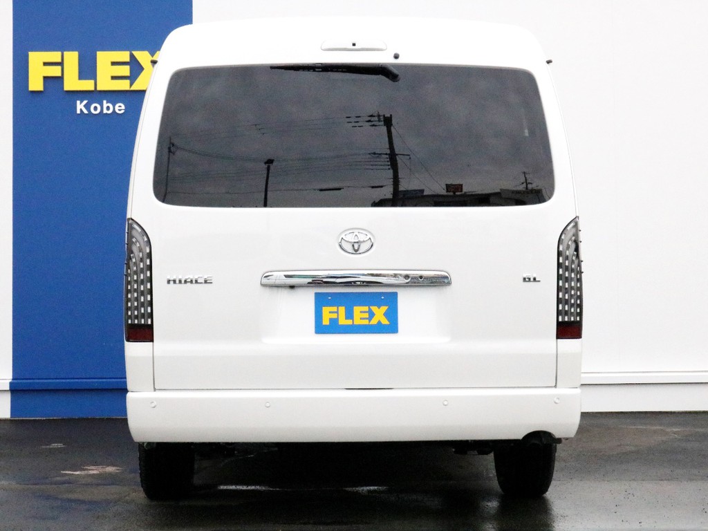 ハイエースをお探しならまずは神戸店へご来店、お問合せを！　神戸店の展示車両は勿論、全国のFLEXが保有するハイエースの中から貴方にぴったりの一台をお探し致します！