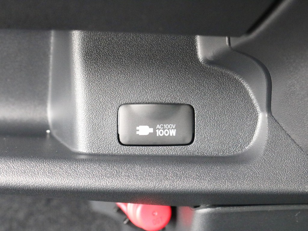 あると便利なアクセサリーコネクター（AC100V）も設置済みです。