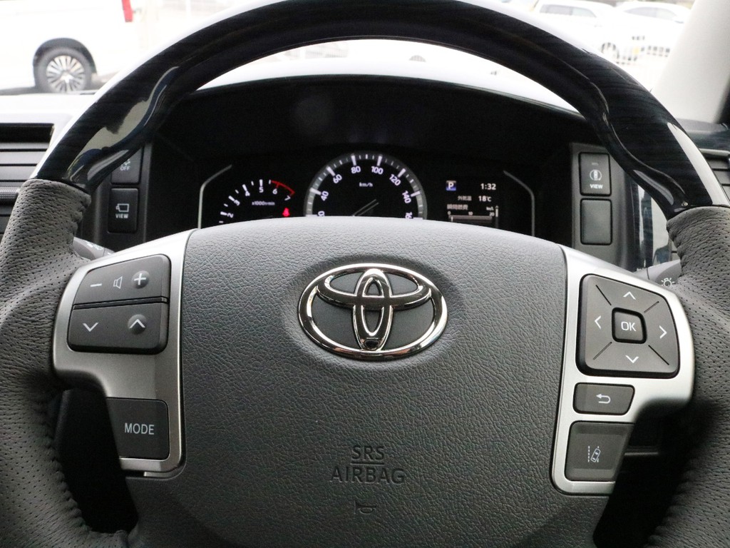 ステアリングリモコンも完備！　さあ、新車６型ハイエースワゴンシートアレンジVer2でお出かけしましょう！　ご来店お問合せはFLEXハイエース神戸店までお早めに！
