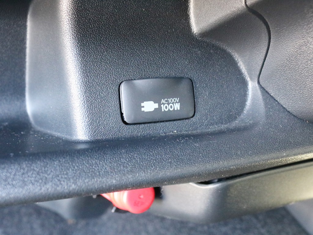 あると嬉しいアクセサリーコネクター（AC100ｖ）が設置されています♪