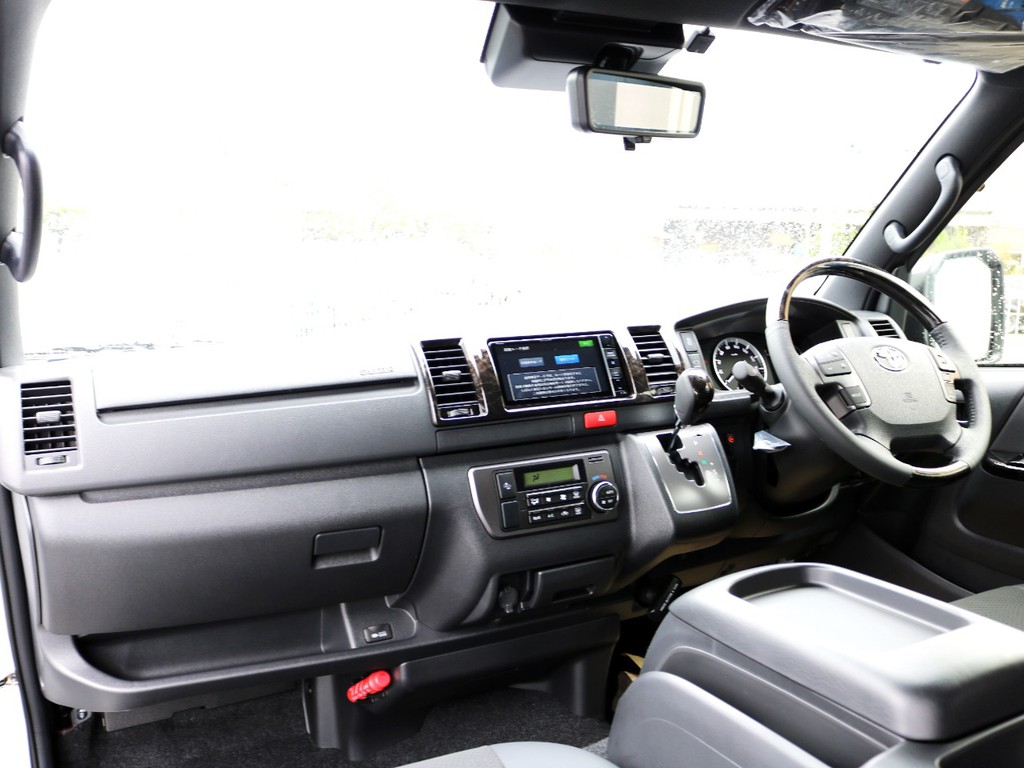 ハイエースバン　DARKPRIMEⅡ　2.8ディーゼルターボ４ＷＤ！　新メーカーオプションのデジタルインナーミラー、パノラミックビューモニター、インテリジェントクリアランスソナー装着！