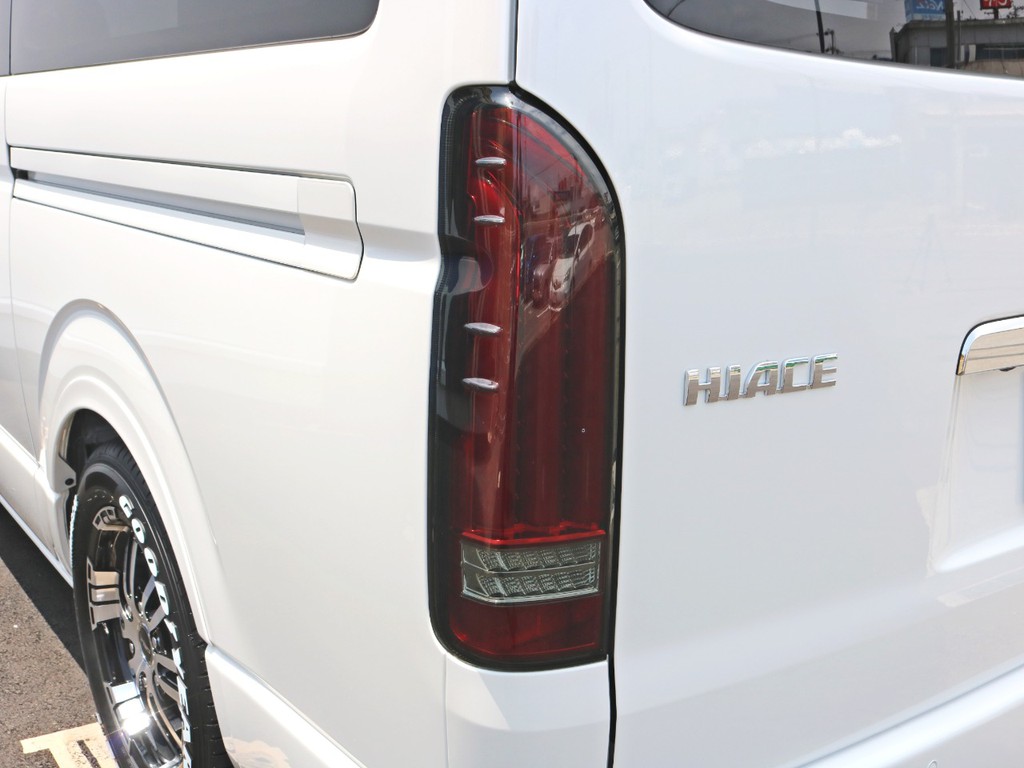 ＦＬＥＸアルティメットＬＥＤテールランプを装着！　視認性、デザイン性共に優れた一品です。