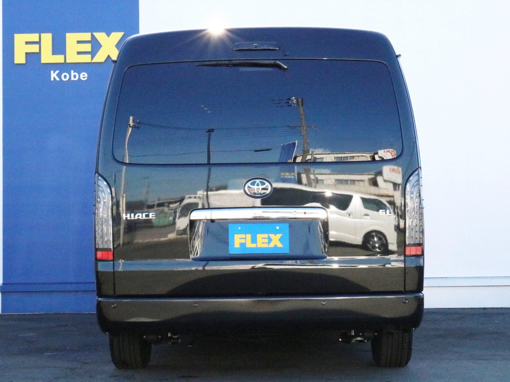 ハイエースをお探しならFLEX神戸店へ！　神戸店の展示車両は勿論、全国のFLEXが保有するハイエースの中から貴方にぴったりの一台をお探し致します！