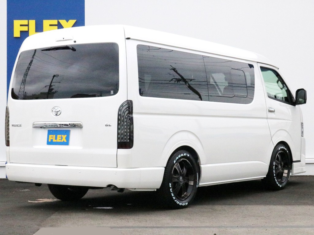 ハイエースの事なら専門店のＦＬＥＸハイエース神戸店まで！　新車中古車販売は勿論の事、経費が使えるリースやローンを使った販売など、新たなハイエースライフを始めるお手伝いを致します。