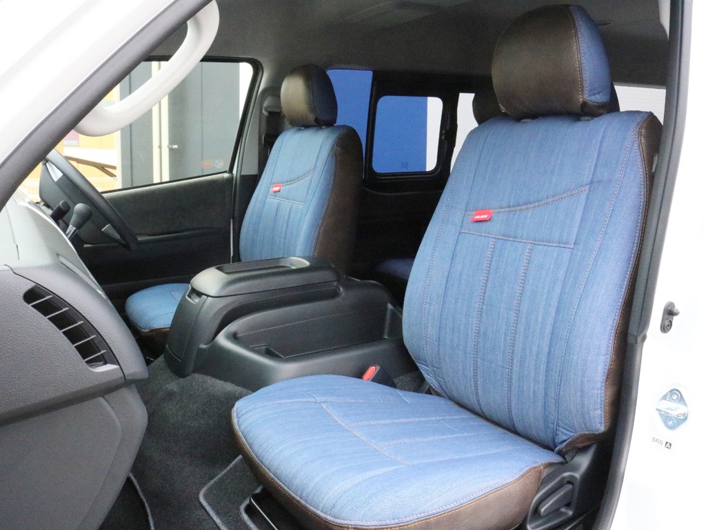 勿論、シートは全席デニムタイプシートカバーを装着済みです！　丈夫で座り心地も素晴らしいシートカバーです。