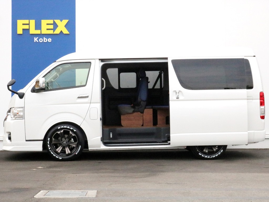 新車時メーカーオプションのパワースライドドアを完備！　乗り降りが大変楽になります。パワースライドドアは運転席からも操作することが可能です。