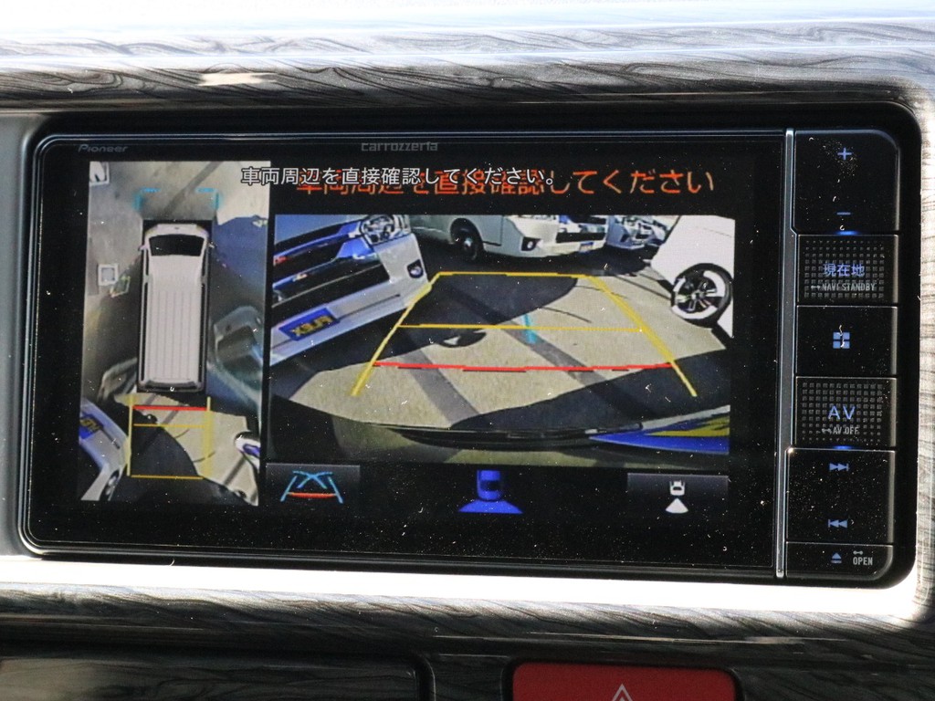 ナビにはカロッツェリアAVIC-RW810－Dフルセグ地デジナビを装備！　メーカーオプションとして新たに加わったパノラミックビューモニターによって、車の周囲を見下ろす形で視認できるようになりました！