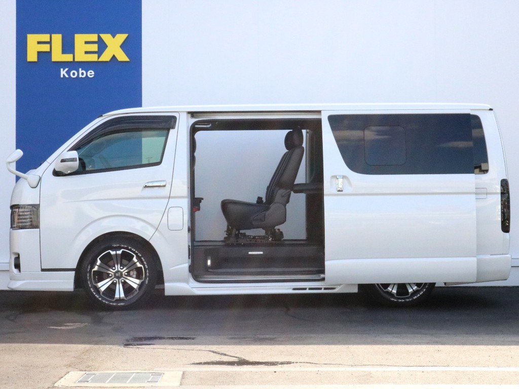 両側スライドドアなので乗り降りも、車内の換気もし易いです。ローダウンしているのでお子様でも乗り降りし易くなっています。
