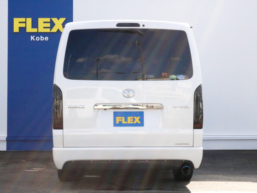 ハイエースをお探しならまずはFLEX神戸店へ！　神戸店に展示中の車両は勿論、全国のFLEXが保有するハイエースの中から貴方にぴったりの一台をお探し致します！