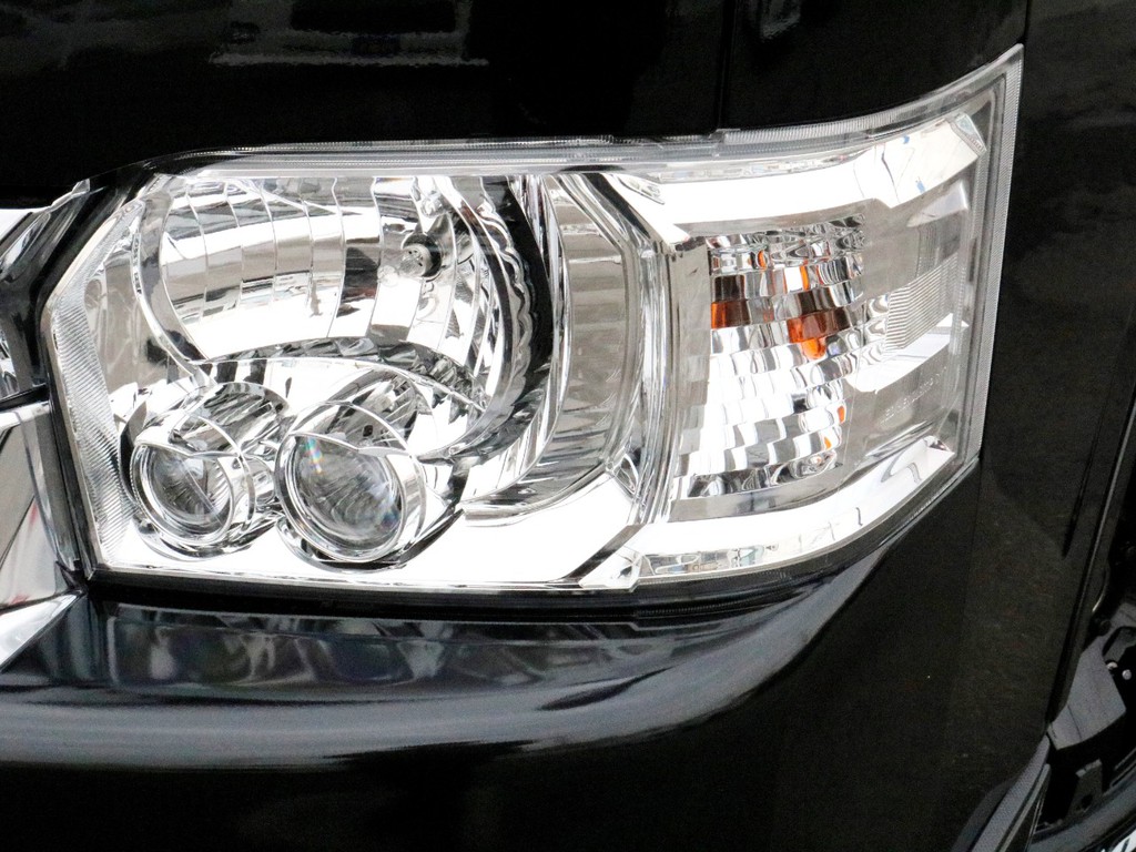 メーカーオプションのLEDヘッドランプ完備！　オートレベリング機能により先行車、対向車への眩惑防止にも配慮しています。