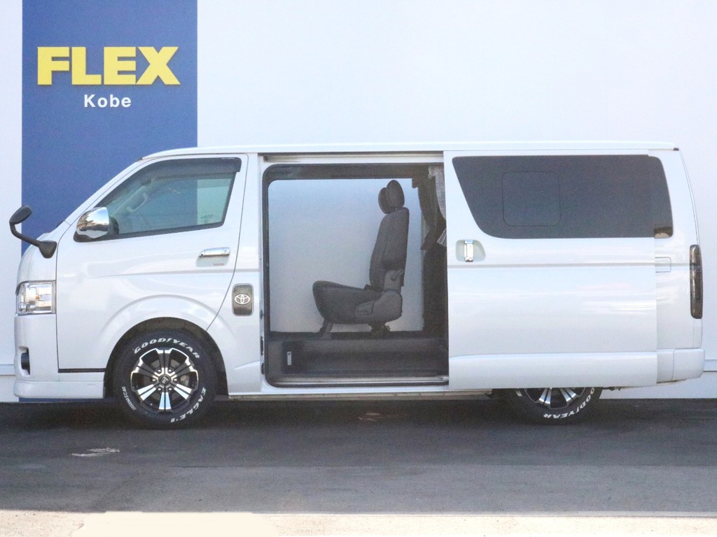 両側スライドドアなので、停車時の乗り降りや急速換気も行い易いです。
